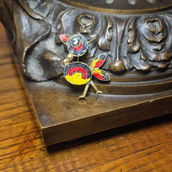 Vintage ITALY GOLD TONE “MICRO MOSAIC CHICKEN BIRD” BROOCH PIN - Picture 3 of 6